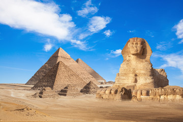 General view of pyramids with Sphinx - 254711727