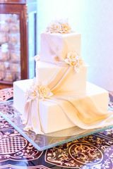 Fototapeta na wymiar table with wedding cake. White cake. selective focus.