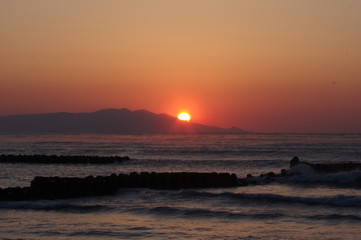 島より日が昇る