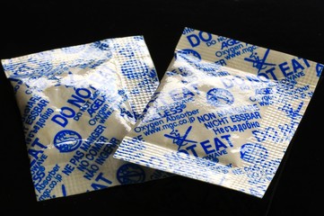 Desiccant silica gel pouch to absorb moisture
