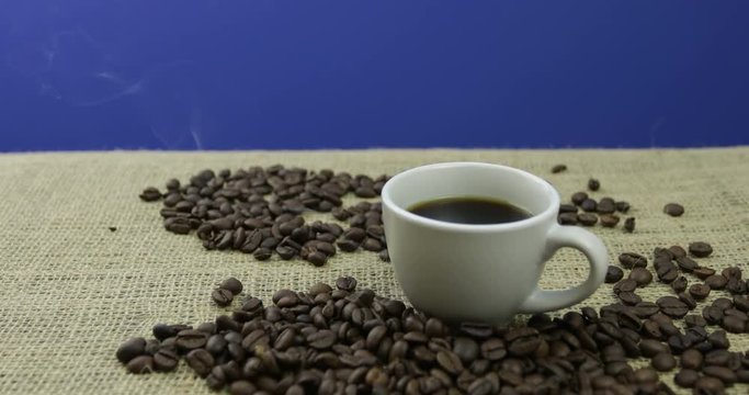 Caff&egrave; in chicchi e tazzina 