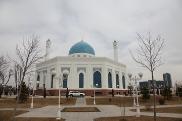 Obraz premium Tashkent, Uzbekistan, White mosque