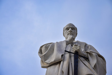 Obraz premium Scultura uomo con spada