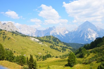 Fototapeta na wymiar Titre : Dans les Dolomites, Italie-34