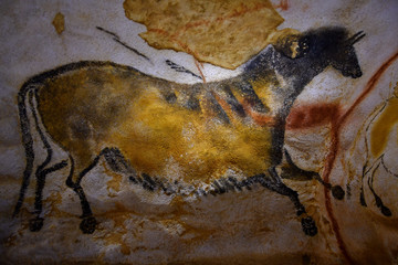 Peintures rupestres dans la grotte de Lascaux (Dordogne )