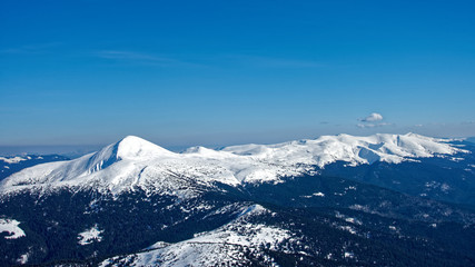 Fototapeta na wymiar Landscape of the winter Carpathians.