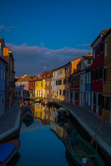 Fototapeta na wymiar Reflejos en Burano, Venecia