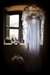 Vestido y zapatos de novia