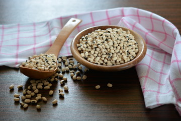 black eyed beans in a bowl