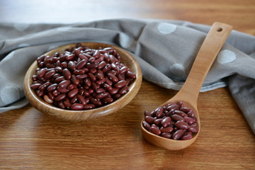raw red bean in a bowl