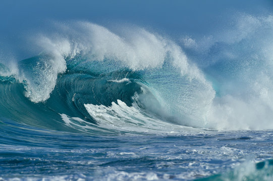 USA, Hawaii, Oahum, Pacific Ocean, big dramatic wave