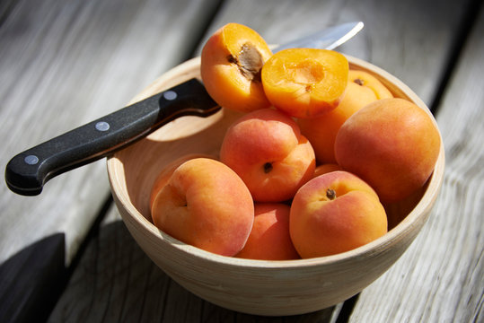 Close up of apricots in bowl