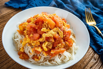 Scrambled egg noodles with tomatoes