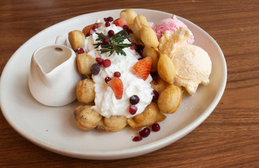 Waffle mix berries with ice cream.