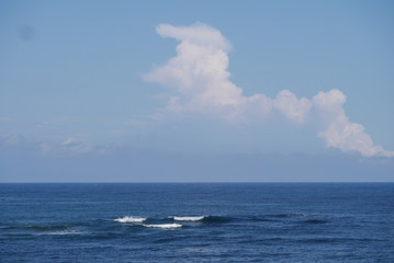 青い海と雲