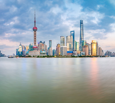 The scenery of Shanghai Lujiazui at dusk