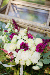 Fototapeta na wymiar wedding bouquet with white and pink flowers