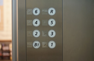 Push button for the number of floors with the indication of Braille of the elevator