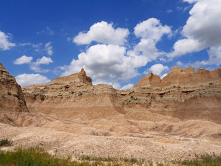 Layered rock formations at the Badlands National Park in South Dakota, USA.