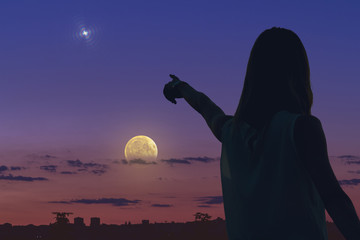 Couple under the Moon and Milky way stars. My astronomy work. © astrosystem