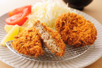 メンチカツ　Minced meat cutlets. Japanese food.