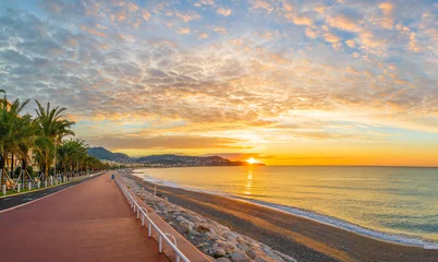 Papier Peint photo Destinations Paysage avec panorama coloré au lever du soleil sur la baie des Anges, Nice, Côte d& 39 Azur