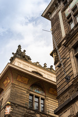 Obraz premium Rainy autumn in Prague, beautiful old houses