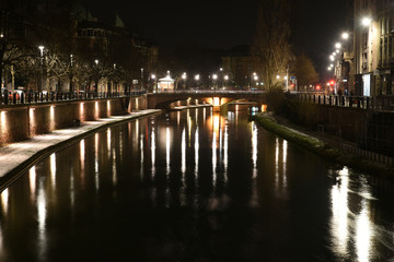 strasbourg de nuit sous la neige