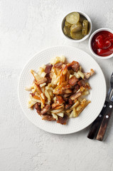 Crispy pan fried potatoes with pork, pickles and tomato ketchup sauce