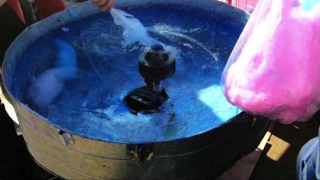 Making purple cotton candy on a machine