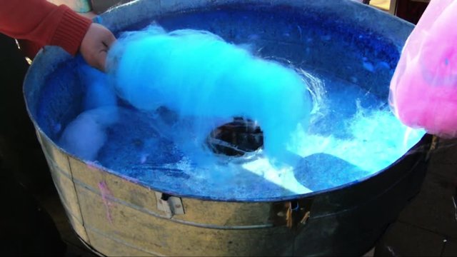 Making purple cotton candy on a machine