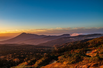 Fototapeta premium Autumn leaves and clouds in Hachimantai, Akita Prefecture