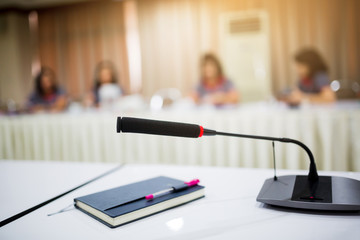 selective focus to wireless conference microphones