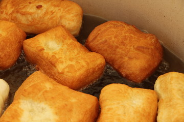 Baking donuts in hot oil
