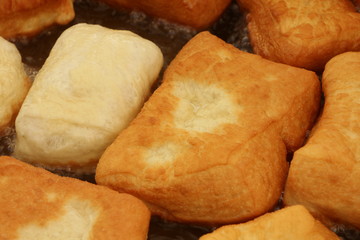 Baking donuts in hot oil