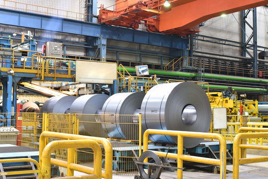 industrial plant for the production of sheet metal in a steel mill