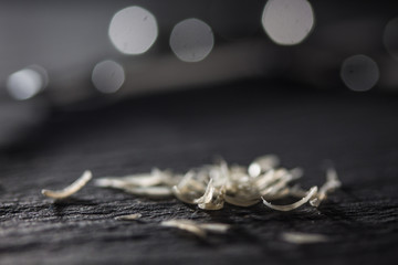 Makro Nagelpflege mit Nagelschere
