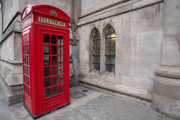 Fototapeta premium red telephone booth in london
