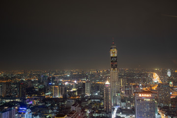 Fototapeta na wymiar Bangkok bei Nacht auf Wolkenkrater