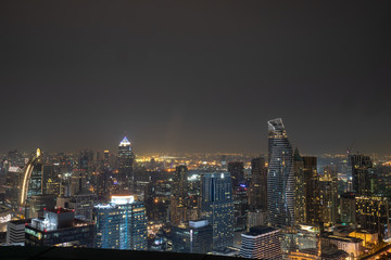 Fototapeta na wymiar Blick auf Großstadt bei Nacht