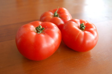 fresh tomatoes on wooden table