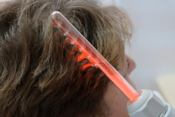 Therapeutic procedure for combing hair. Microcurrent head procedure. Comb darsonval.