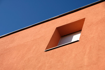 immeuble de couleur ocre