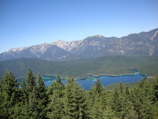 Fototapeta na wymiar Lake Eibsee near Garmisch