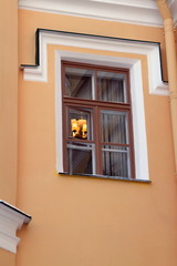 Fototapeta na wymiar Glowing chandelier in the window