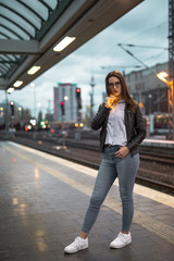 Obraz premium young girl playing wild in berlin