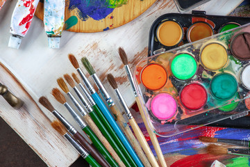 Obraz premium Paint brushes and paints for drawing.