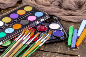Obraz premium Paint brushes and paints for drawing.