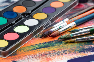 Obraz premium Paint brushes and paints for drawing.