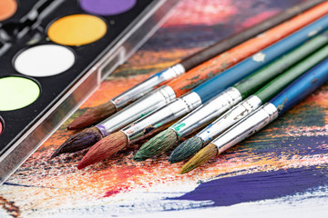 Obraz premium Paint brushes and paints for drawing.
